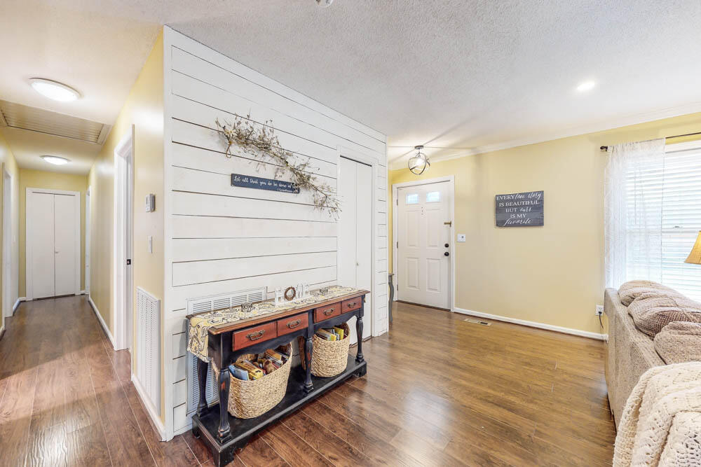 106 Marble Hill Road Graniteville, SC 29829 - Photo 5 of 31 Foyer!