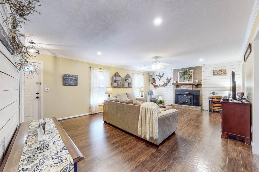 106 Marble Hill Road Graniteville, SC 29829 - Photo 6 of 31 Living Room!