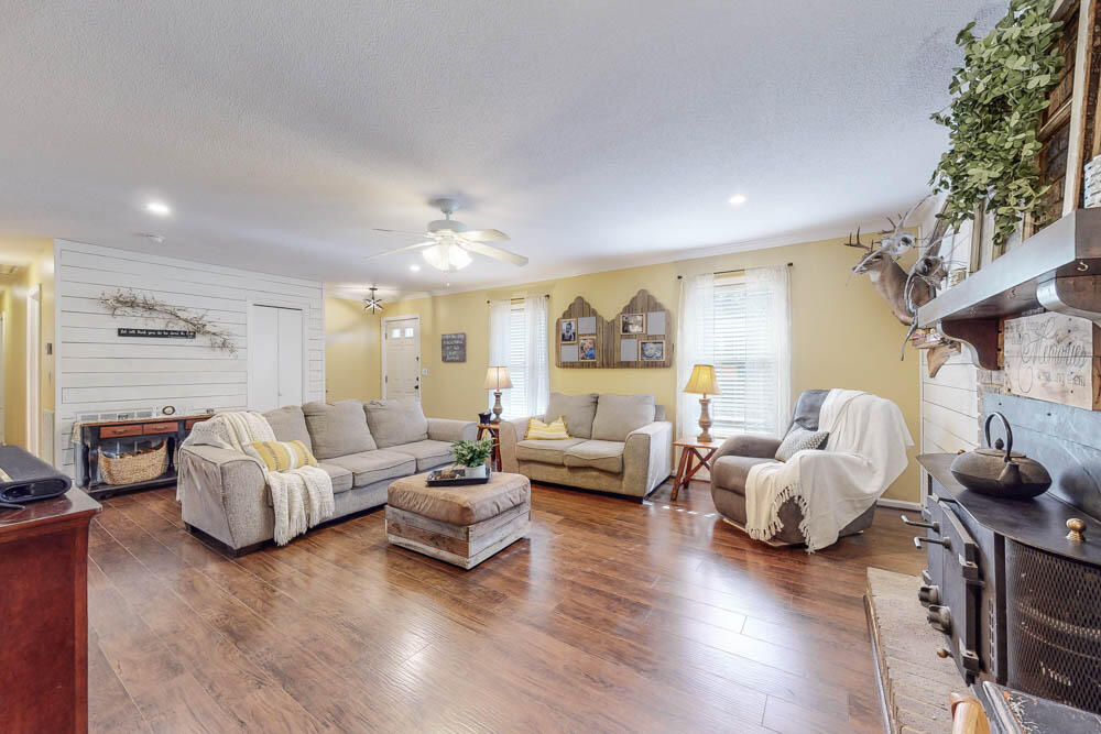 106 Marble Hill Road Graniteville, SC 29829 - Photo 7 of 31 Living Room!