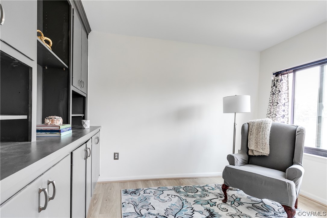 1509 Regency Woods Road, Unit 103 Henrico, VA 23238 - Photo 8 of 31 a living room with furniture and a lamp