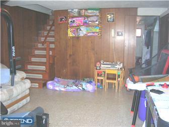 1901 Tomlinson Road Philadelphia, PA 19116 - Photo 9 of 12 Family Room