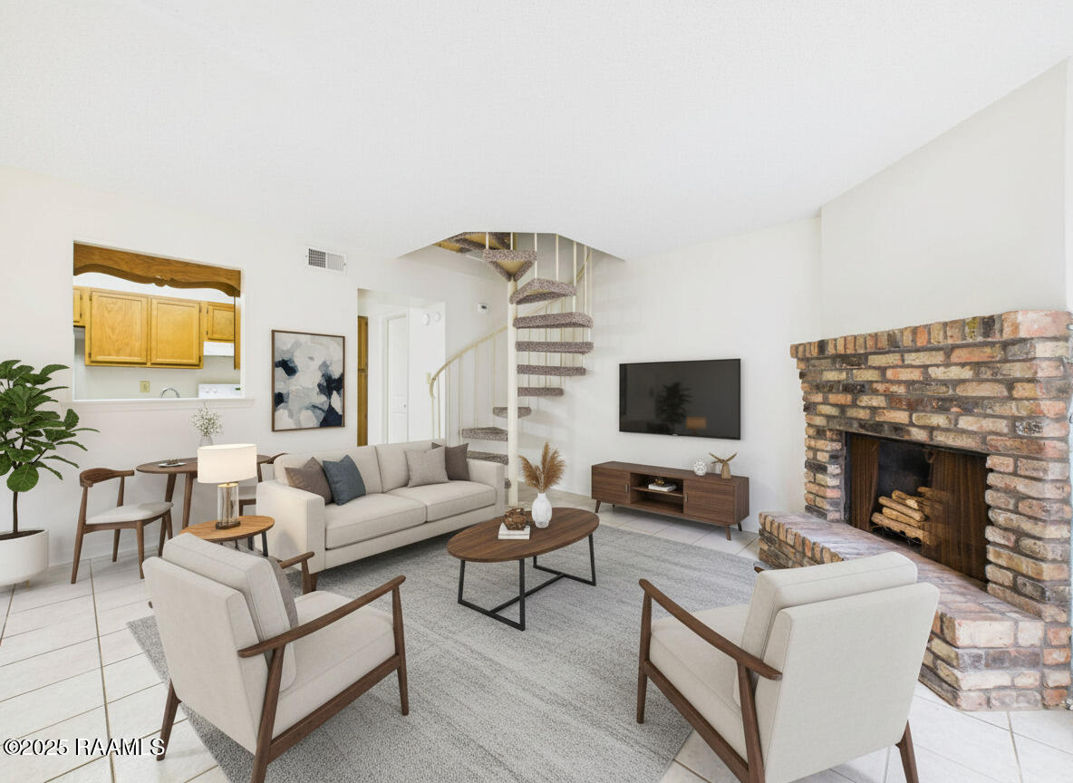 108 Shekel Drive, Unit D Lafayette, LA 70508 - Photo 3 of 5 Living room