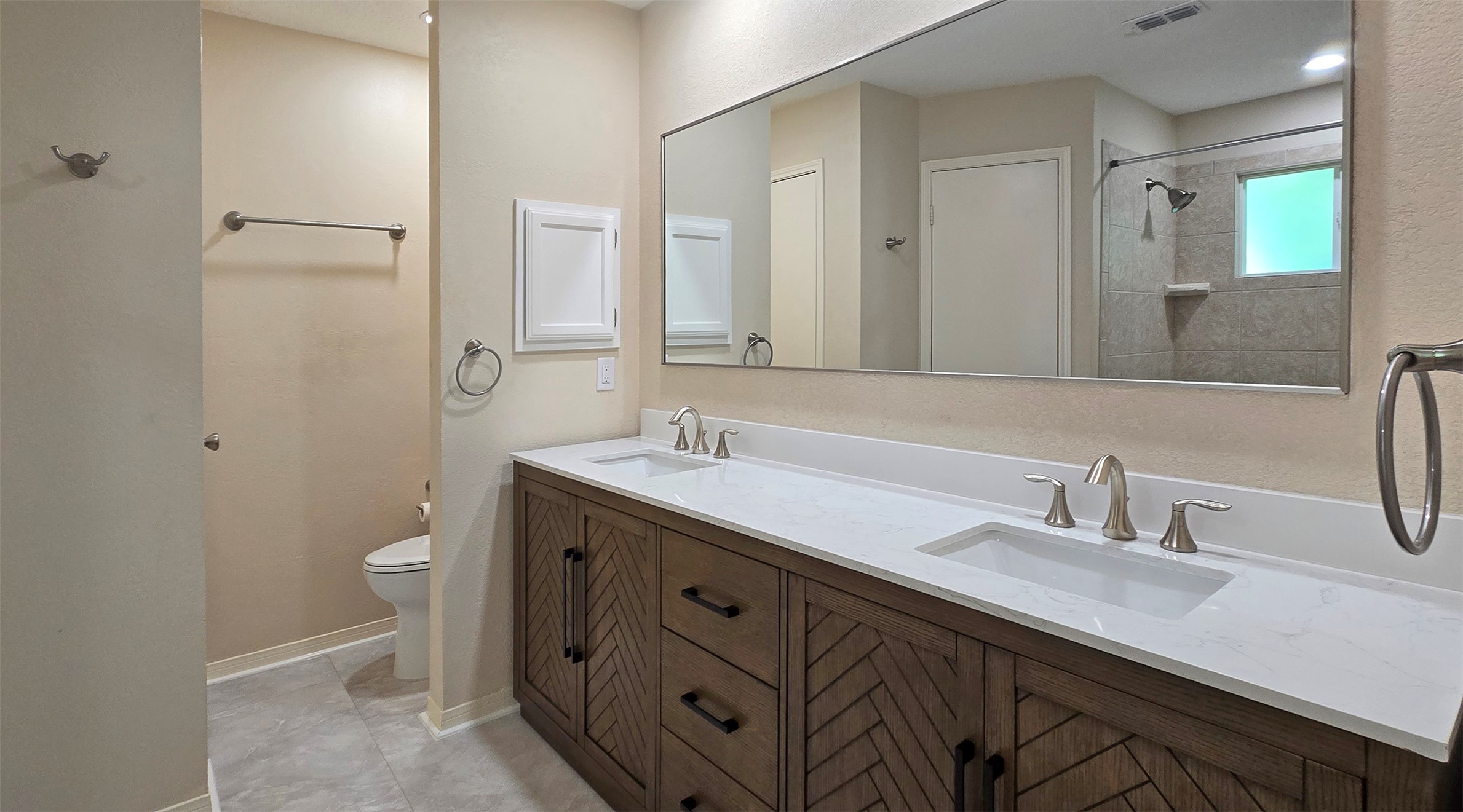 2124 Surrender Avenue Austin, TX 78728 - Photo 10 of 17 Primary bathroom