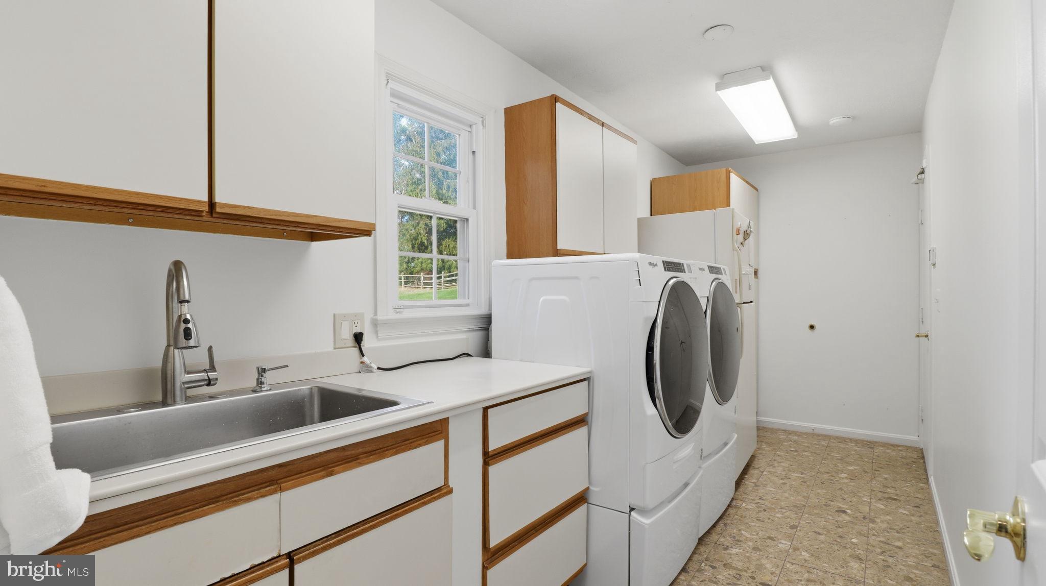 12302 Prospect Landing Bowie, MD 20721 - Photo 34 of 104 a utility room with dryer and washer