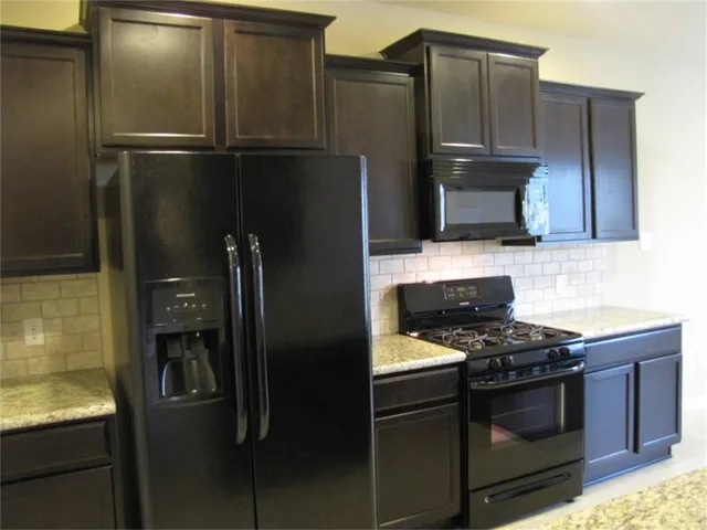 $2,200 | 1810 Dover Heights Lane, Fresno, TX 77545