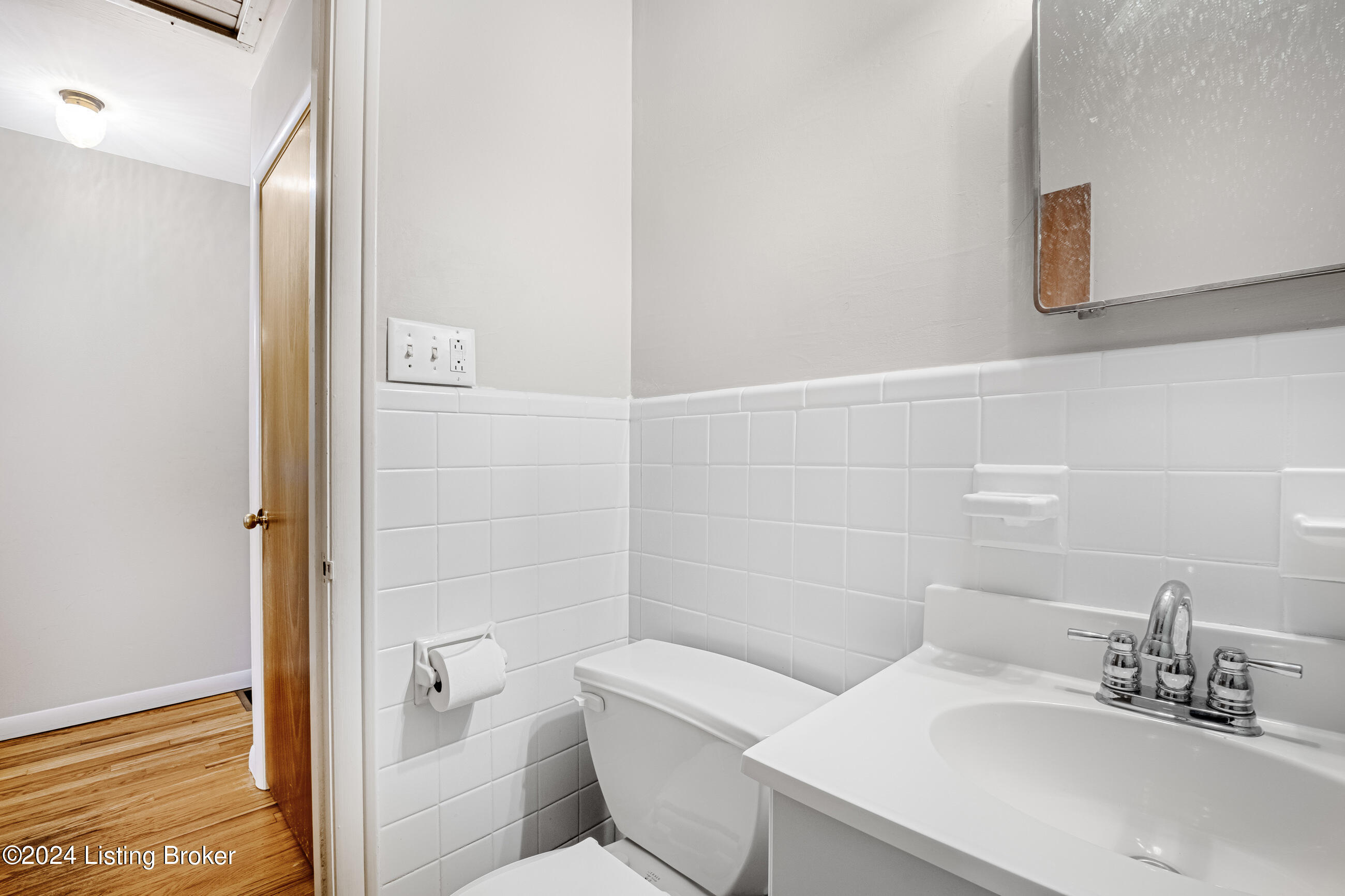 2913 Kings Bridge Road Louisville, KY 40220 - Photo 23 of 42 Full Bathroom 1