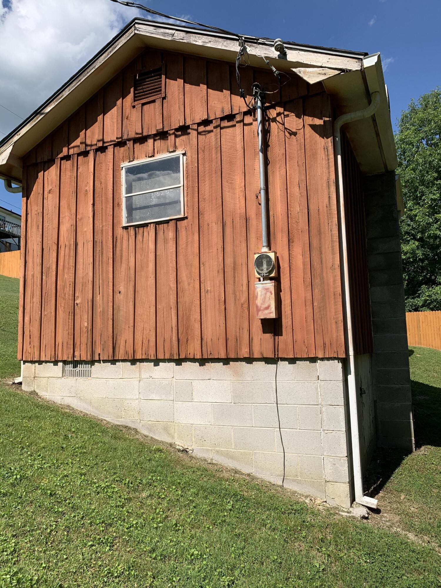 296 Camp Ridge Road La Follette, TN 37766 - Photo 6 of 28 D5B59A7E-4E7E-4270-9CA3-DD4D76776D1F