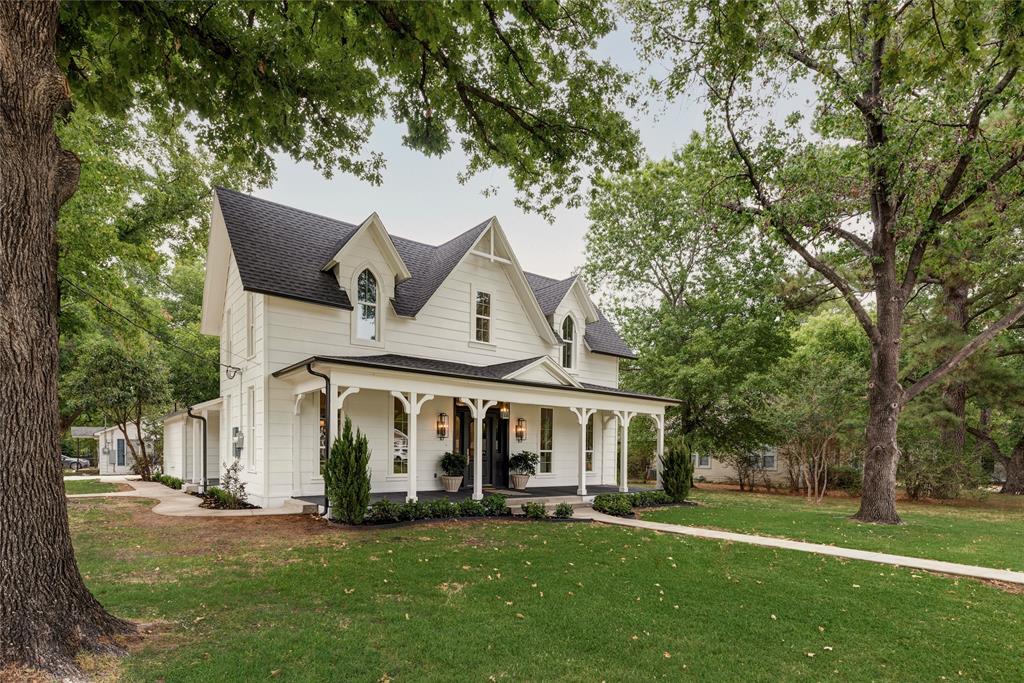 300 East Division Street Pilot Point, TX 76258 - Photo 2 of 40