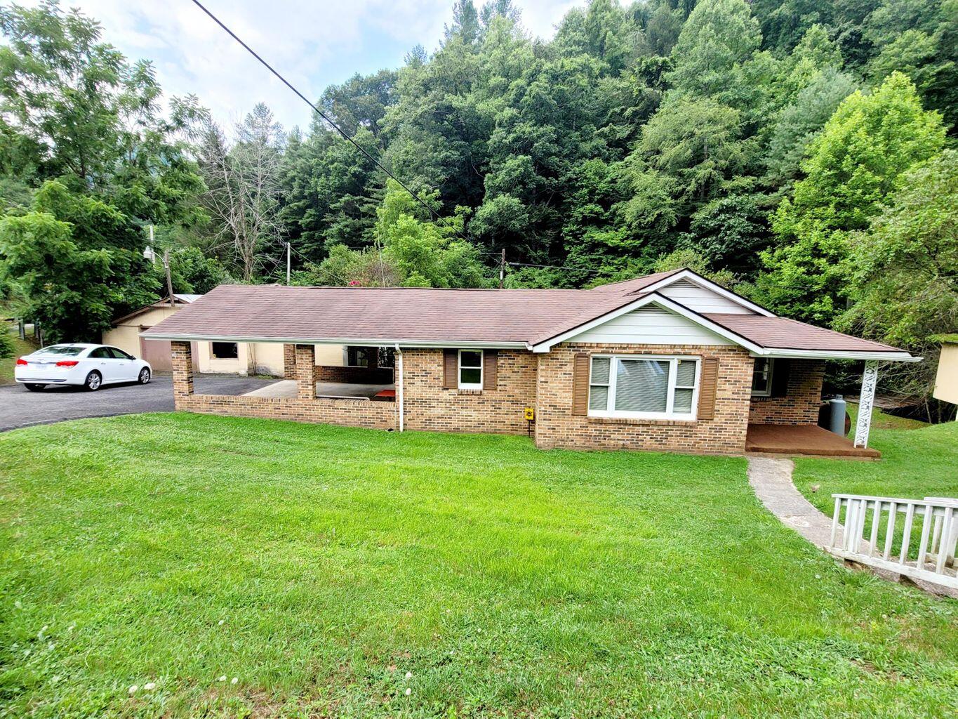 1098 Rd Branch Clinchco, VA 24226 - Photo 1 of 26 rb#!