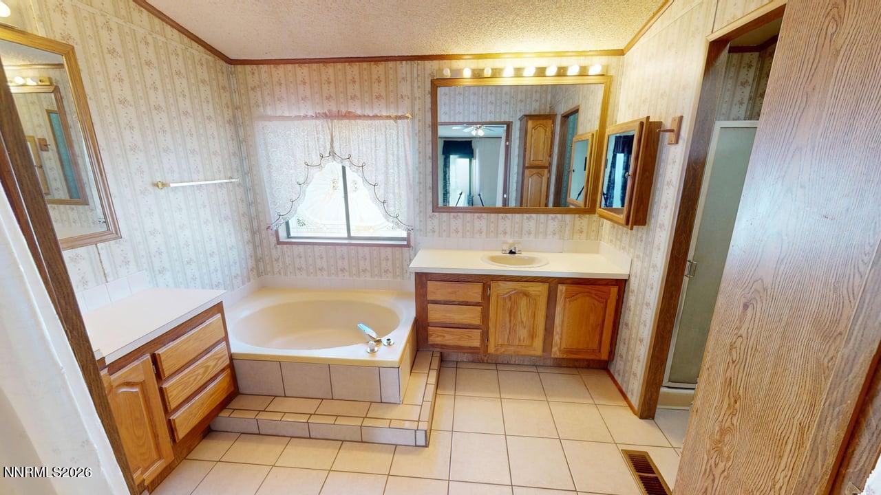 310 Bastian Road Battle Mountain, NV 89820 - Photo 30 of 32 Primary Bathroom