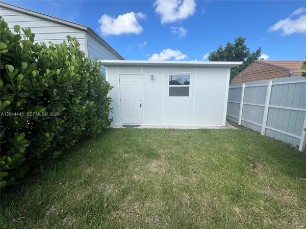 $1,500 | 30705 Southwest 194th Avenue, Unit B, Homestead, FL 33030