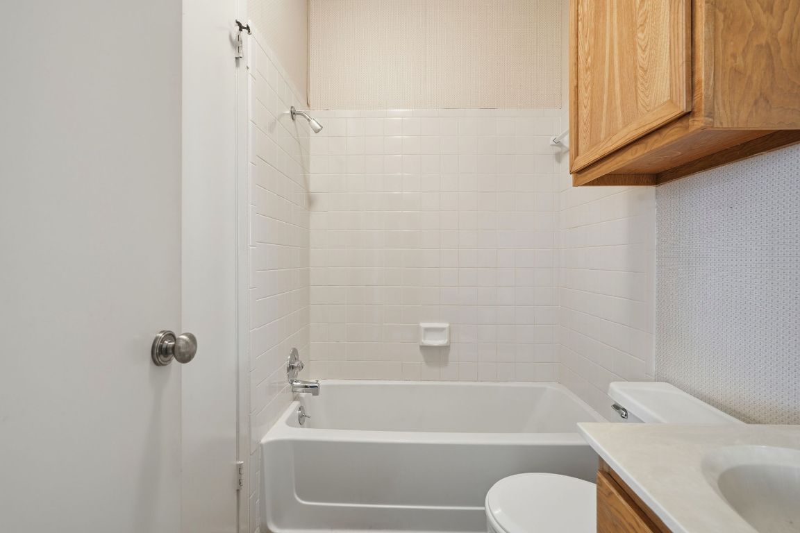 6501 Brush Country Road, Unit 120 Austin, TX 78749 - Photo 27 of 35 Full bathroom featuring vanity and shower / bath combination