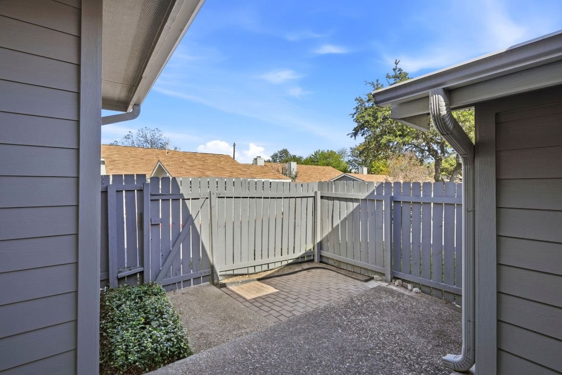 6501 Brush Country Road, Unit 120 Austin, TX 78749 - Photo 29 of 35 View of patio / terrace