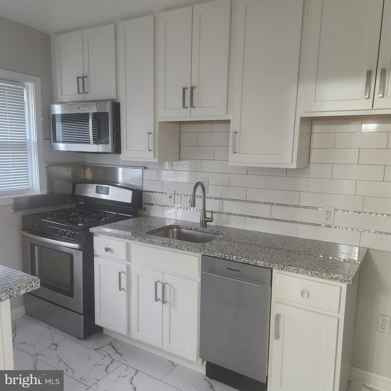 1008 St Dunstans Road Baltimore, MD 21212 - Photo 2 of 10
