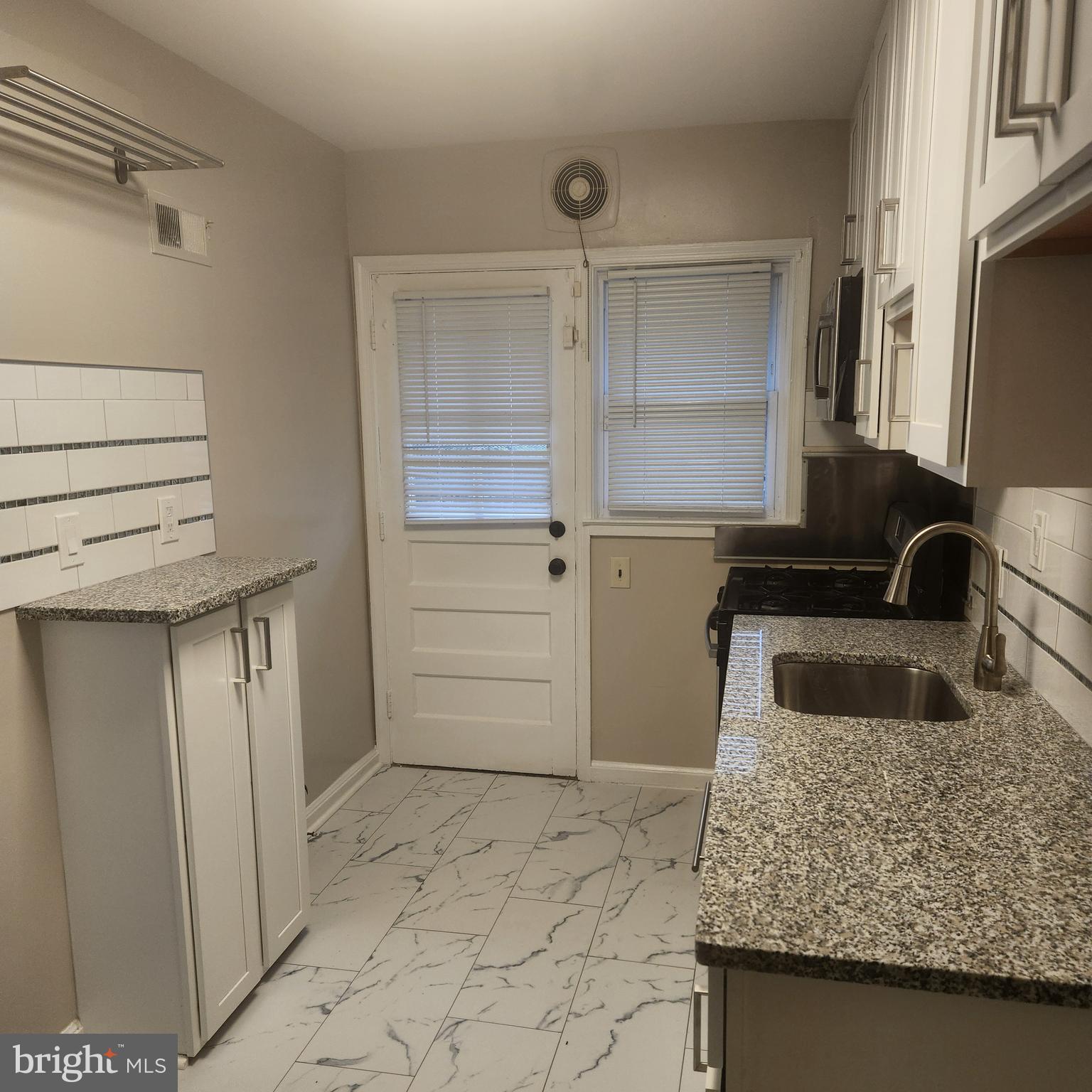 1008 St Dunstans Road Baltimore, MD 21212 - Photo 4 of 10