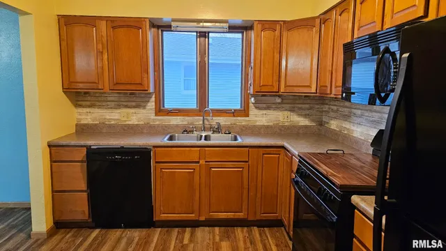 $199,000 | 221 New Salem Drive, Canton, IL 61520