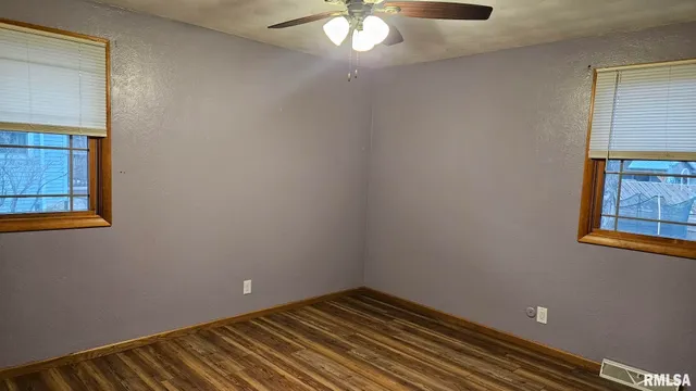 $199,000 | 221 New Salem Drive, Canton, IL 61520