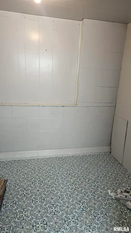 $199,000 | 221 New Salem Drive, Canton, IL 61520