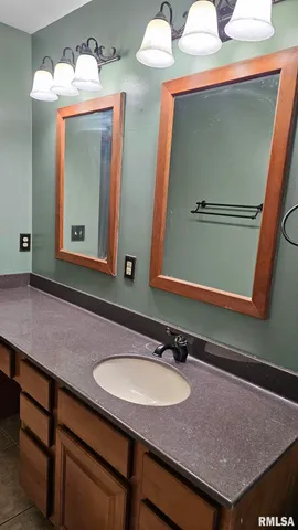 $199,000 | 221 New Salem Drive, Canton, IL 61520