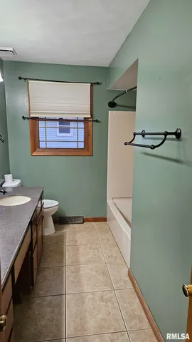 $199,000 | 221 New Salem Drive, Canton, IL 61520