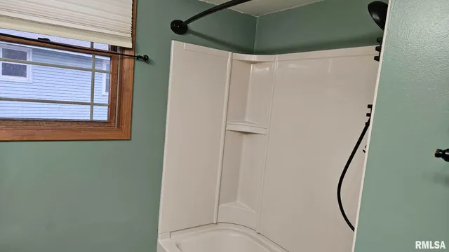 $199,000 | 221 New Salem Drive, Canton, IL 61520