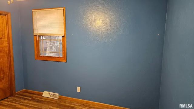 $199,000 | 221 New Salem Drive, Canton, IL 61520