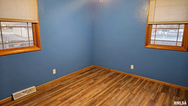 $199,000 | 221 New Salem Drive, Canton, IL 61520