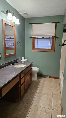 $199,000 | 221 New Salem Drive, Canton, IL 61520