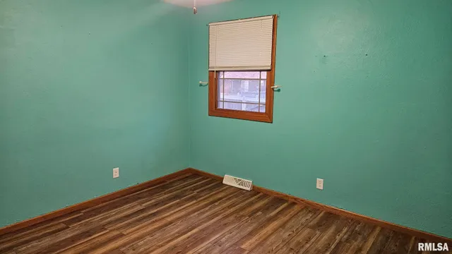 $199,000 | 221 New Salem Drive, Canton, IL 61520