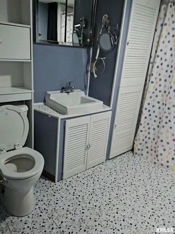 $199,000 | 221 New Salem Drive, Canton, IL 61520