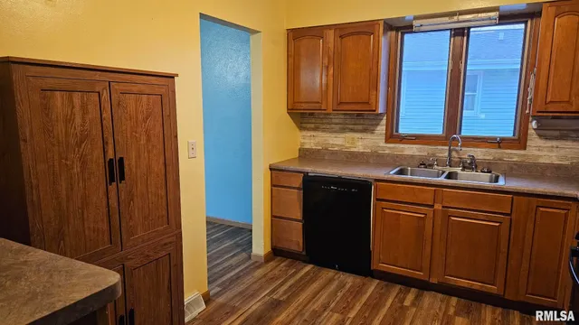 $199,000 | 221 New Salem Drive, Canton, IL 61520