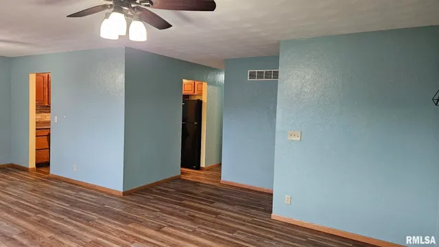 $199,000 | 221 New Salem Drive, Canton, IL 61520