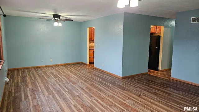 $199,000 | 221 New Salem Drive, Canton, IL 61520