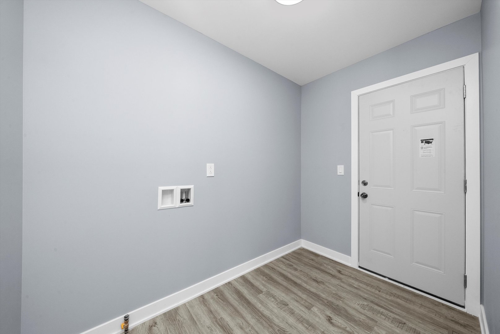 106 West Thompson Street Harvard, IL 60033 - Photo 18 of 46 a view of small space with wooden floor