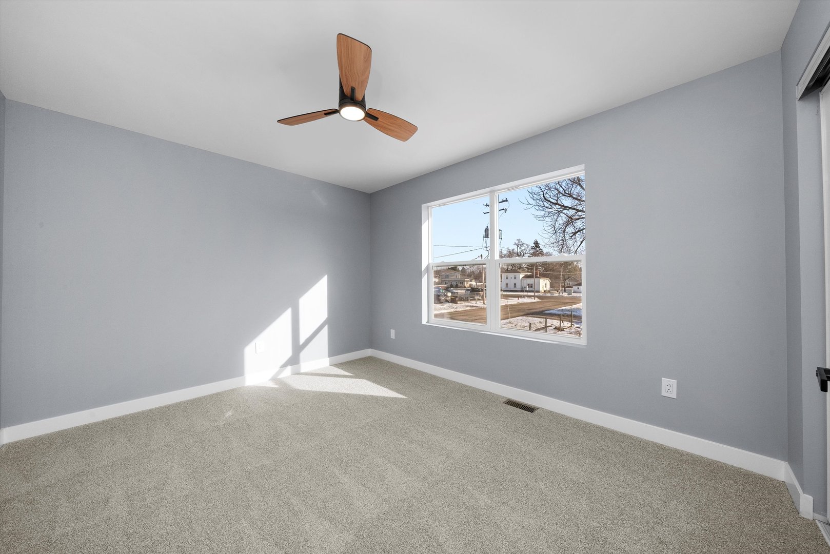 106 West Thompson Street Harvard, IL 60033 - Photo 28 of 46 a view of empty room with window