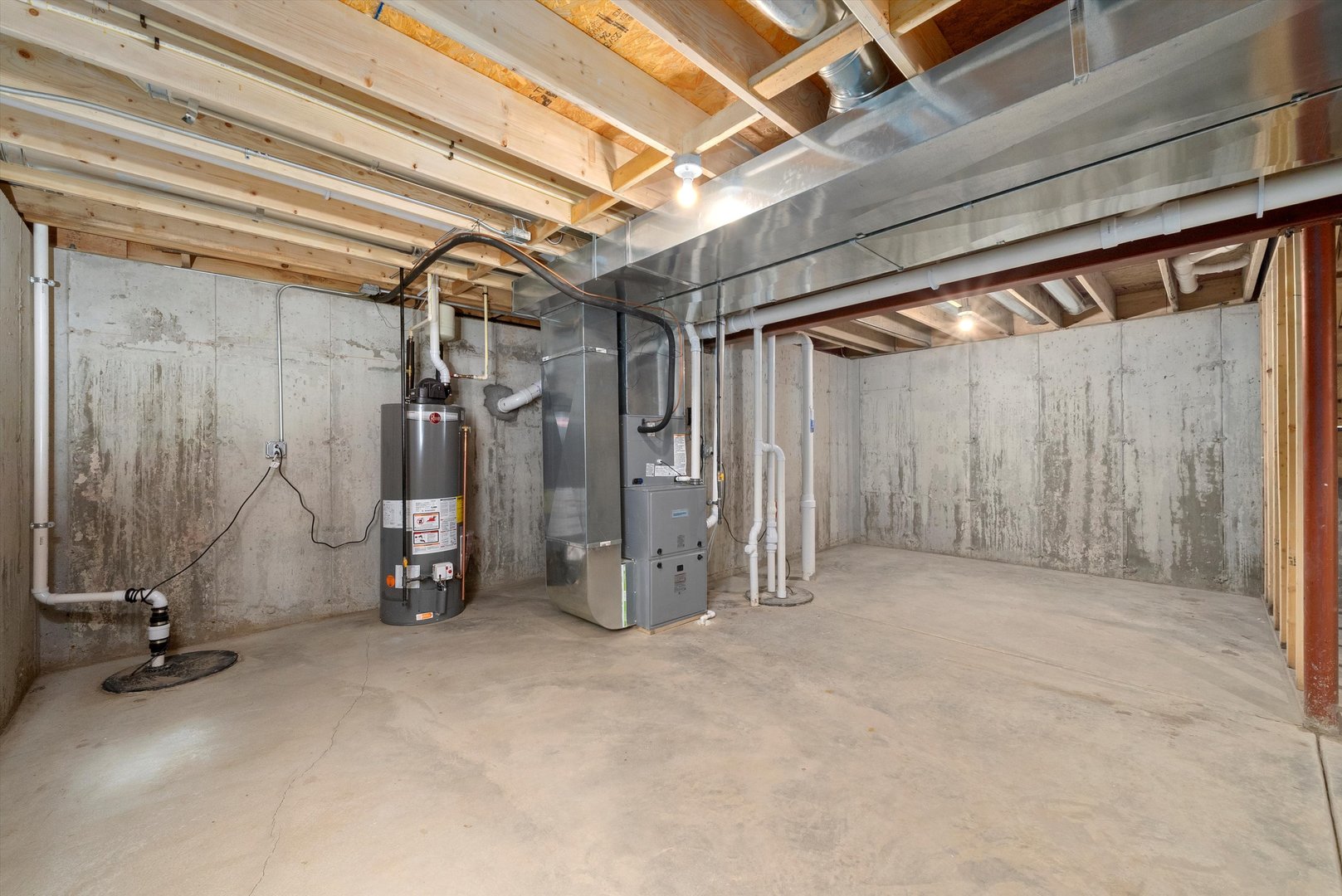 106 West Thompson Street Harvard, IL 60033 - Photo 36 of 46 a view of an empty room