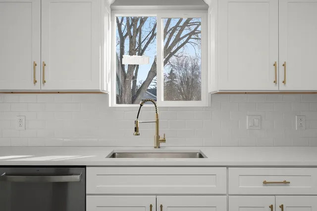 a close view of sink and tap