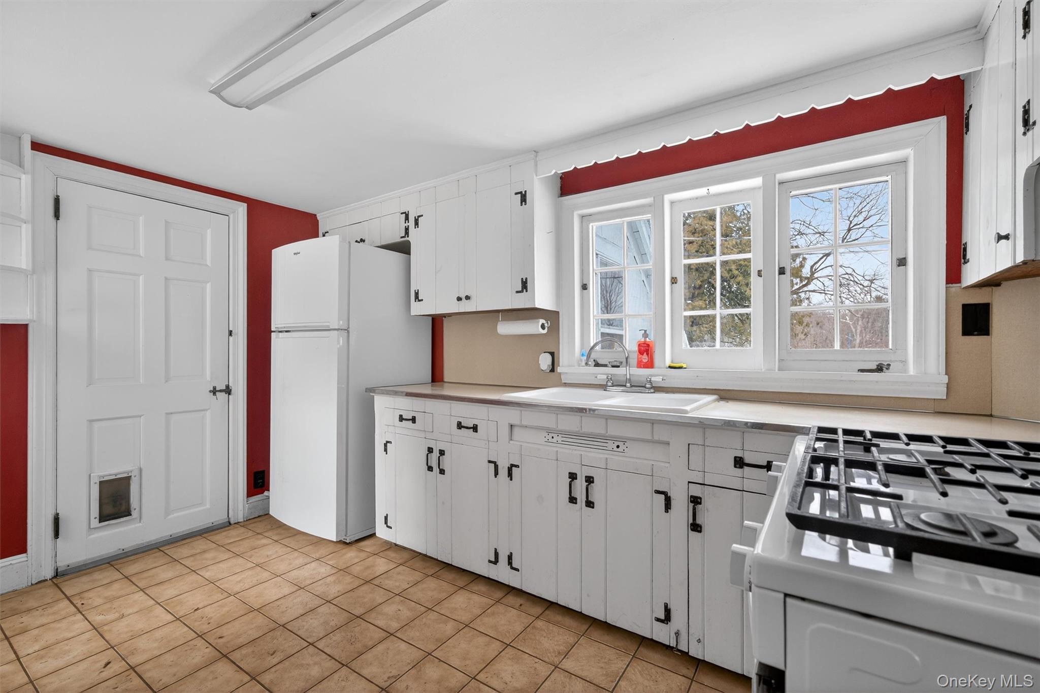 74 Onderdonk Road Warwick, NY 10990 - Photo 18 of 38 a kitchen with stainless steel appliances a stove and a refrigerator