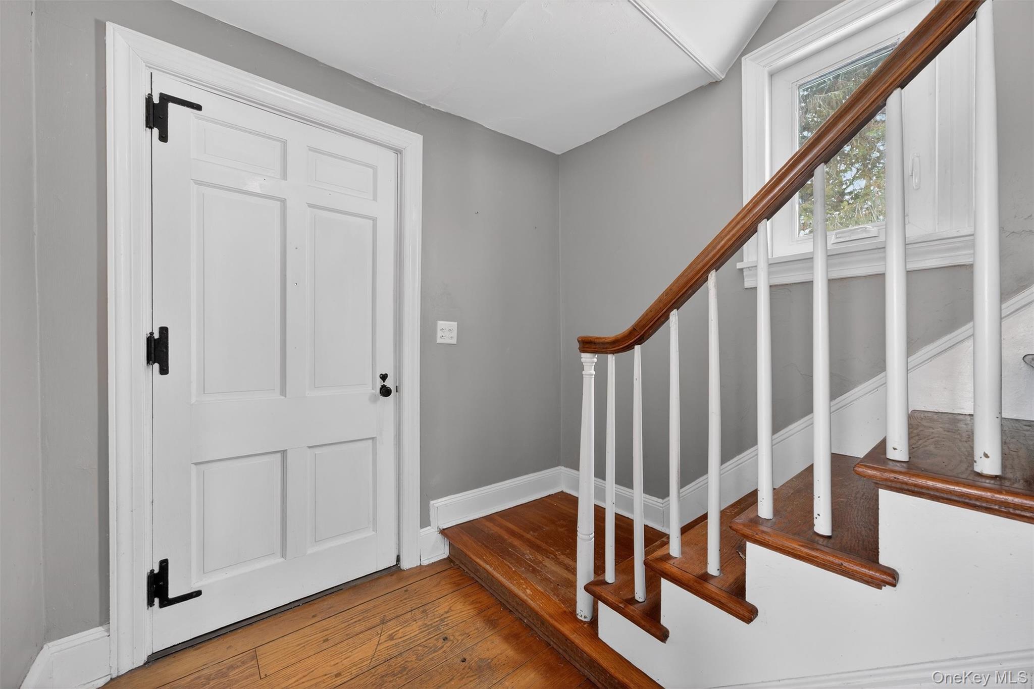 74 Onderdonk Road Warwick, NY 10990 - Photo 10 of 38 a living room with wooden floor and white walls