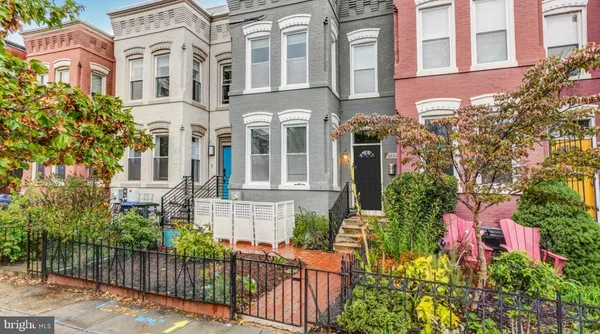 $4,400 | 1434 F Street Northeast, Washington, DC 20002
