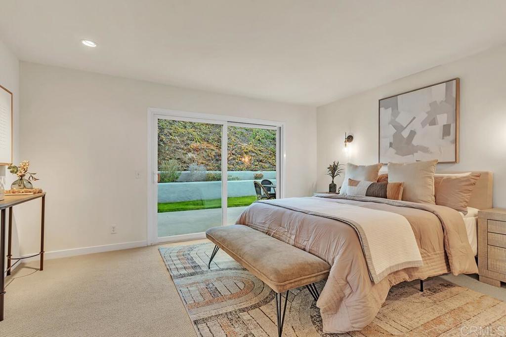 340 Trailview Road Encinitas, CA 92024 - Photo 19 of 35 a bed room with a bed and a chair