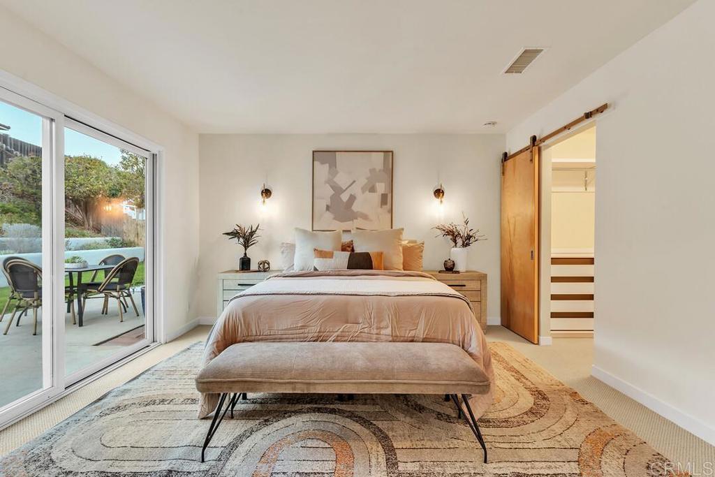 340 Trailview Road Encinitas, CA 92024 - Photo 20 of 35 a bed room with a bed and a window