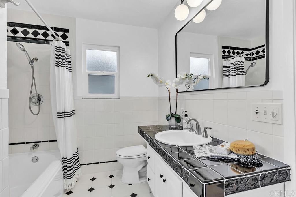 340 Trailview Road Encinitas, CA 92024 - Photo 23 of 35 a bathroom with a sink toilet and mirror