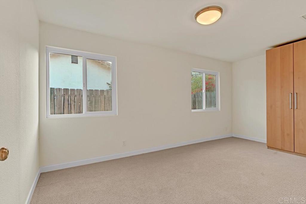 340 Trailview Road Encinitas, CA 92024 - Photo 26 of 35 an empty room with windows