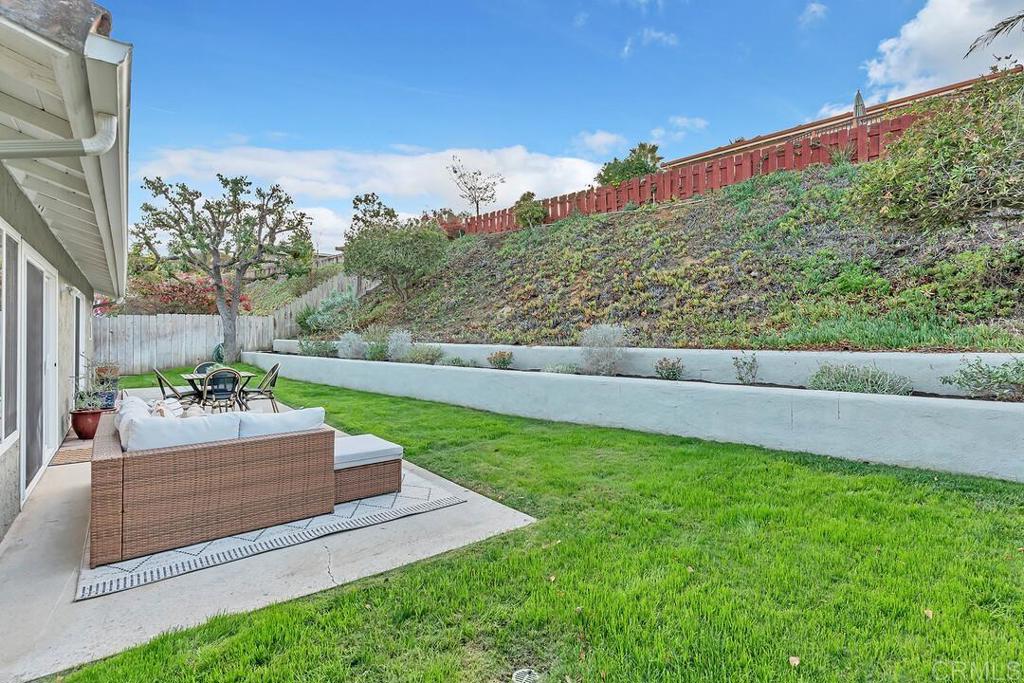 340 Trailview Road Encinitas, CA 92024 - Photo 29 of 35 a view of a garden with an outdoor seating