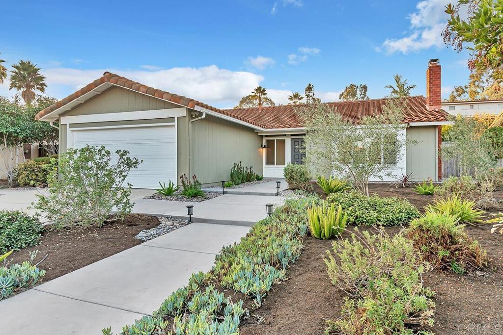 340 Trailview Road Encinitas, CA 92024 - Photo 3 of 35 front view of a house with a yard