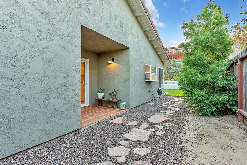 340 Trailview Road Encinitas, CA 92024 - Photo 31 of 35 a view of entryway