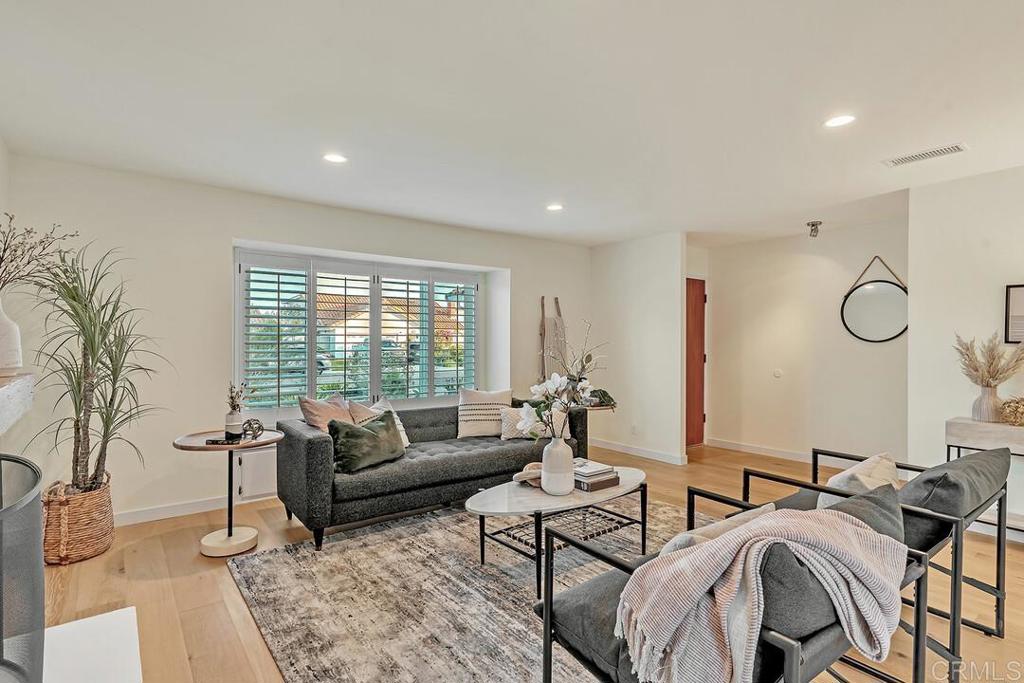 340 Trailview Road Encinitas, CA 92024 - Photo 9 of 35 a living room with furniture and a large window