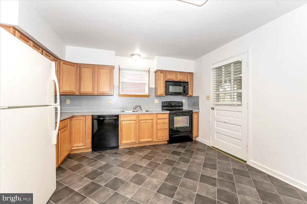 12514 Creagerstown Road Thurmont, MD 21788 - Photo 11 of 57 a kitchen with stainless steel appliances granite countertop a stove a sink and a refrigerator