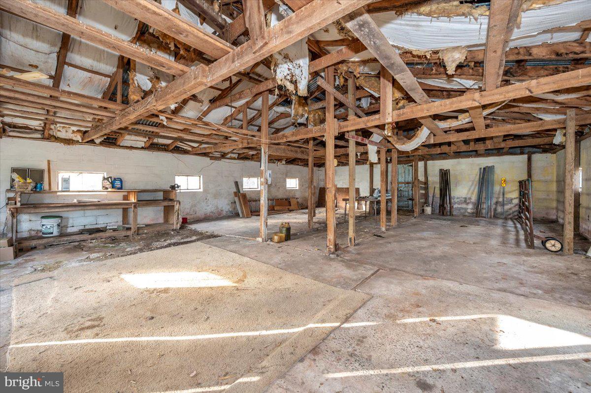 12514 Creagerstown Road Thurmont, MD 21788 - Photo 43 of 57 a view of a room with gym equipment